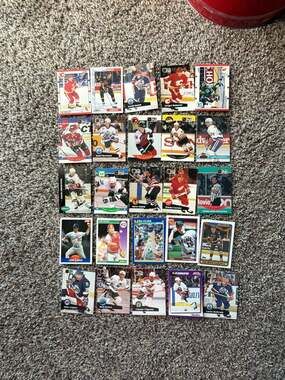 Lot of 25 Assorted 1990-1991 Pro Set NHL Hockey and MLB Baseball Trading Cards